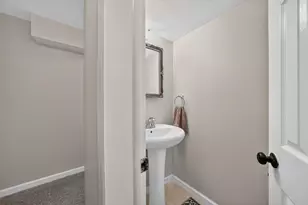 1564 Charter Oak Dr, Rochester Hills, MI 48309 - Photo 18