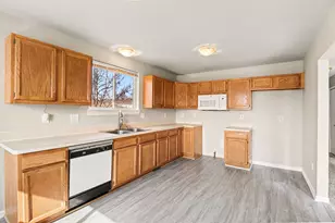 17245 Martin Rd, Roseville, MI 48066 - Photo 10