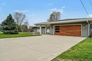 1134 S Lakeside Dr S, Battle Creek, MI 49015 - Photo 4