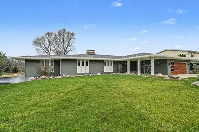 1134 S Lakeside Drive S, Battle Creek, MI 49015 - Photo 2