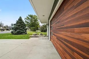 1134 S Lakeside Dr S, Battle Creek, MI 49015 - Photo 40