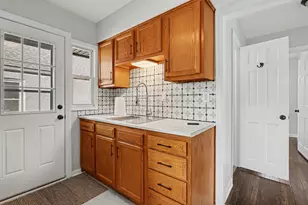 64 Pleasant Ave, Battle Creek, MI 49015 - Photo 10