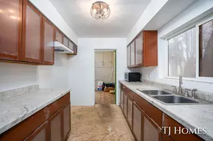 30 East Ave N, Battle Creek, MI 49017 - Photo 4