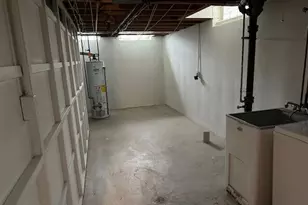 18547 Hillcrest St, Livonia, MI 48152 - Photo 12