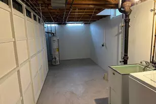 18547 Hillcrest St, Livonia, MI 48152 - Photo 10