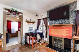 2021 Edgewood Ave NE, Grand Rapids, MI 49505 - Photo 4