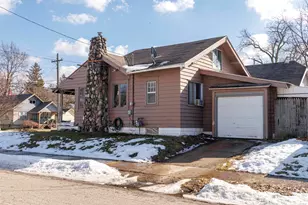 2021 Edgewood Ave NE, Grand Rapids, MI 49505 - Photo 2