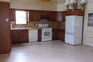 321 S Wood St, Hudson, MI 49247 - Photo 6