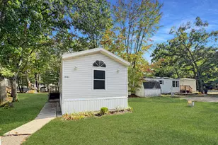 20101 Tamarack Dr, Howard City, MI 49329 - Photo 2