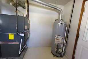 10124 Pelham Rd, Taylor, MI 48180 - Photo 12