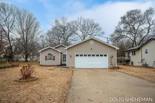 128 129th Ave, Holland, MI 49424 - Photo 2