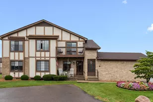 953 Country Club Dr, Saint Clair Shores, MI 48082 - Photo 2