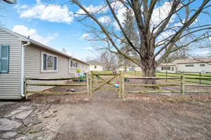 3657 Roosevelt Cir, Jackson, MI 49203 - Photo 8