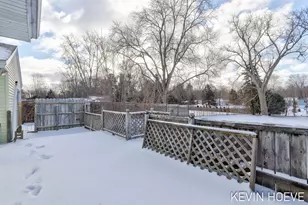 746 Riley St, Holland, MI 49424 - Photo 4