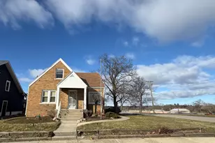 557 Hopson St NE, Grand Rapids, MI 49503 - Photo 2