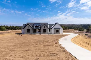 61121 Airpark Ln, Mattawan, MI 49071 - Photo 2