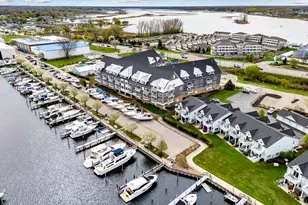 917 W Savidge St, Spring Lake, MI 49456 - Photo 6