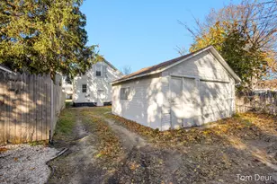 1138 Sanford St, Muskegon, MI 49441 - Photo 30