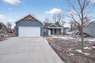 8 Hunting Trail Ave, Quincy, MI 49082 - Photo 2