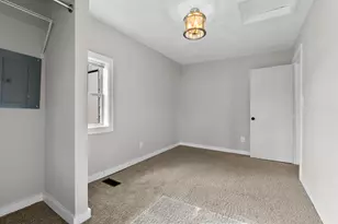 911 Porter St, Kalamazoo, MI 49007 - Photo 12