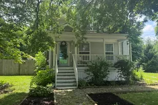 121 Frost St, Jackson, MI 49202 - Photo 1
