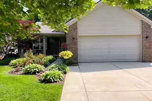 2655 Signature Cir, Pinckney, MI 48169 - Photo 1