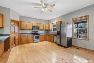 211 N Queen St, Nashville, MI 49073 - Photo 4