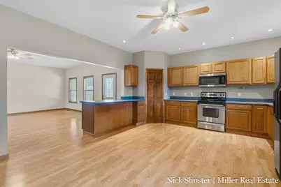 211 N Queen Street, Nashville, MI 49073 - Photo 6