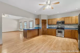 211 N Queen St, Nashville, MI 49073 - Photo 6