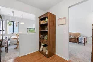 33667 Pondview Cir, Livonia, MI 48152 - Photo 12