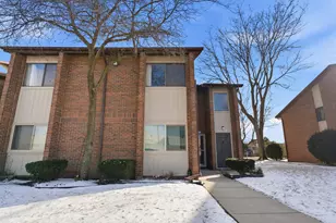 33667 Pondview Cir, Livonia, MI 48152 - Photo 2