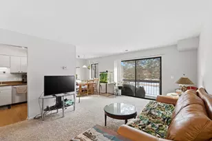 33667 Pondview Cir, Livonia, MI 48152 - Photo 4