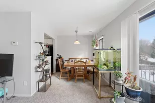 33667 Pondview Cir, Livonia, MI 48152 - Photo 8