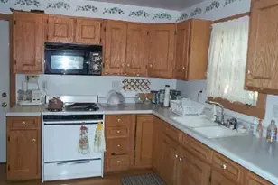 212 N 23rd St, Springfield, MI 49037 - Photo 8