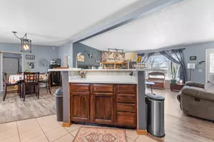 519 Crest Ln, Jonesville, MI 49250 - Photo 6