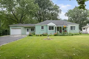 6175 Hatchery Rd, Waterford, MI 48329 - Photo 2