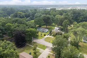 6175 Hatchery Rd, Waterford, MI 48329 - Photo 36