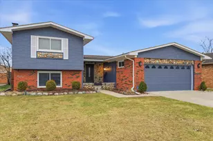 6622 Carriage Hills Dr, Canton, MI 48187 - Photo 2