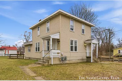 810 W Southern Avenue, Muskegon, MI 49441 - Photo 2
