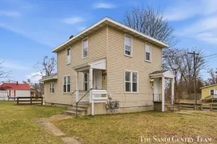 810 W Southern Ave, Muskegon, MI 49441 - Photo 2