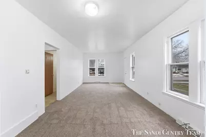 810 W Southern Avenue, Muskegon, MI 49441 - Photo 6