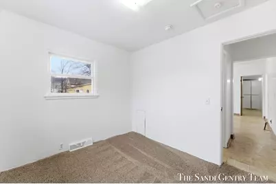 810 W Southern Avenue, Muskegon, MI 49441 - Photo 12