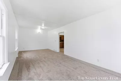 810 W Southern Avenue, Muskegon, MI 49441 - Photo 8