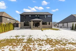 52801 Royal Park Ave, Shelby Twp, MI 48315 - Photo 6