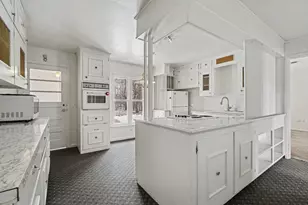 515 W Burr Oak St, Centreville, MI 49032 - Photo 4