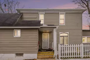 17 Tennyson Ave, Battle Creek, MI 49015 - Photo 2