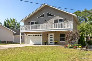 517 Pine St, Spring Lake, MI 49456 - Photo 4