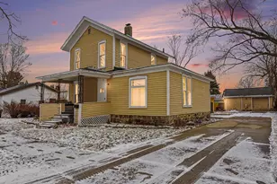 711 Maple St, Three Rivers, MI 49093 - Photo 2