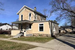 711 Maple St, Three Rivers, MI 49093 - Photo 2