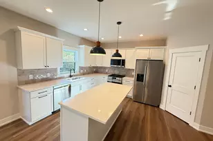 404 Sabine Dr, Muskegon, MI 49442 - Photo 6